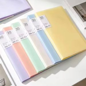 Carpeta A4 con 30 fundas color pastel